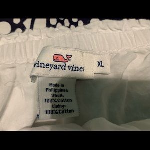Vineyard vines white lined top - perfect for summer !